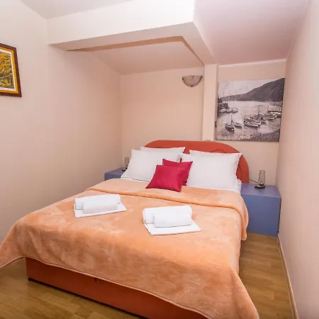 瓦伦缇纳别墅酒店 扎达尔