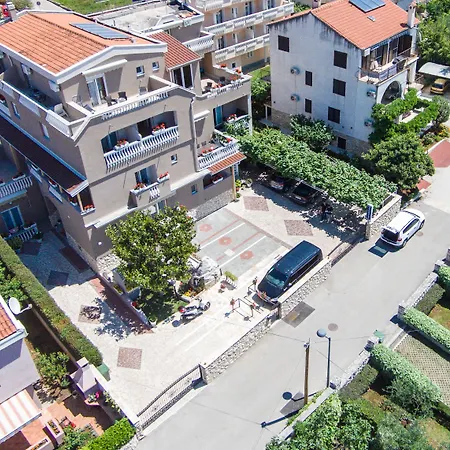 瓦伦缇纳别墅酒店