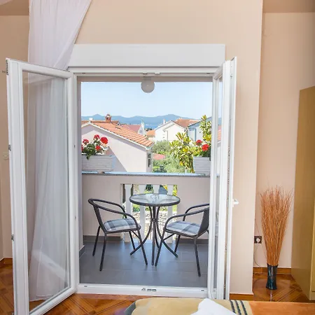 瓦伦缇纳别墅酒店 公寓式酒店 3*