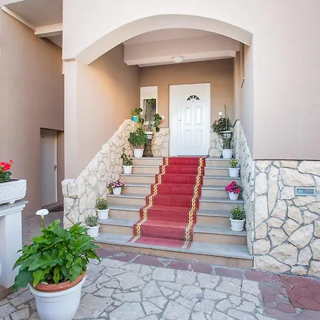 Apart Otel Valentina 3*