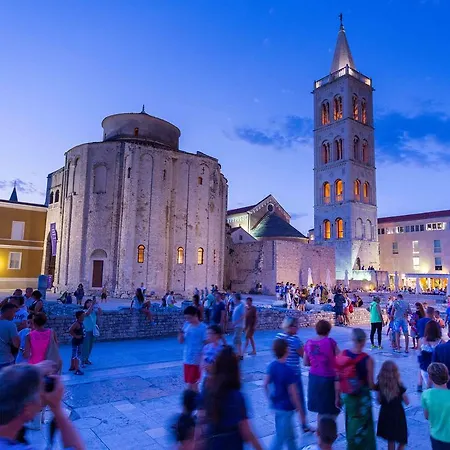 瓦伦缇纳别墅酒店