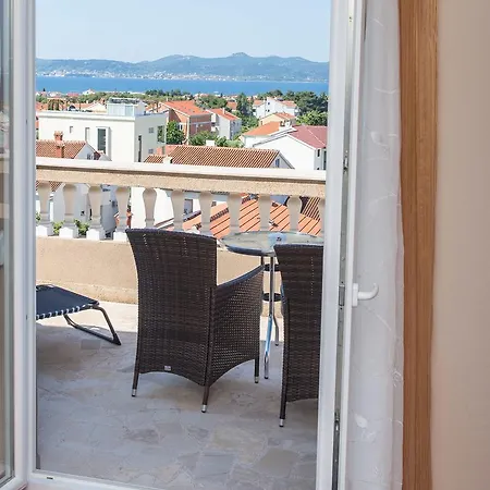 瓦伦缇纳别墅酒店 公寓式酒店 3*