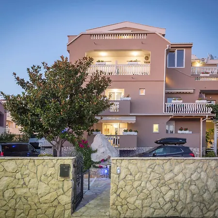 瓦伦缇纳别墅酒店 公寓式酒店