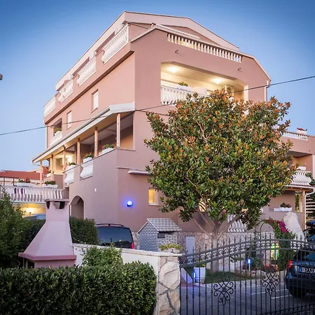 瓦伦缇纳别墅酒店 扎达尔