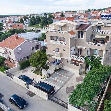 瓦伦缇纳别墅酒店 3*