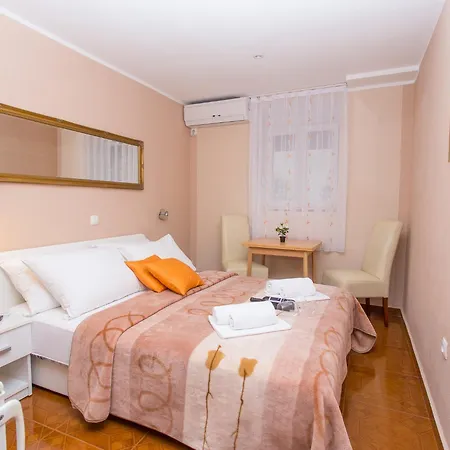 瓦伦缇纳别墅酒店