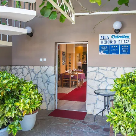 瓦伦缇纳别墅酒店 3*