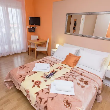 瓦伦缇纳别墅酒店 3*