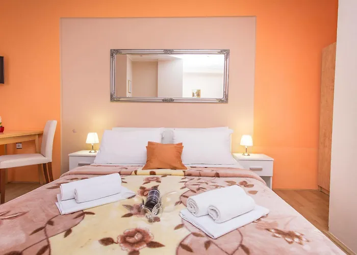 瓦伦缇纳别墅酒店 3* 扎达尔