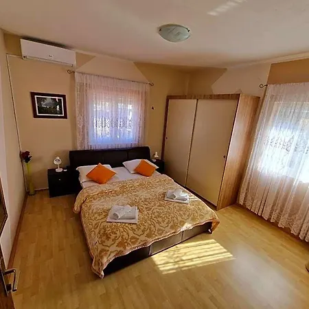 מלון דירות Valentina 3*