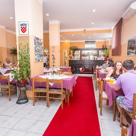 Ξενοδοχείο με διαμερίσματα Valentina