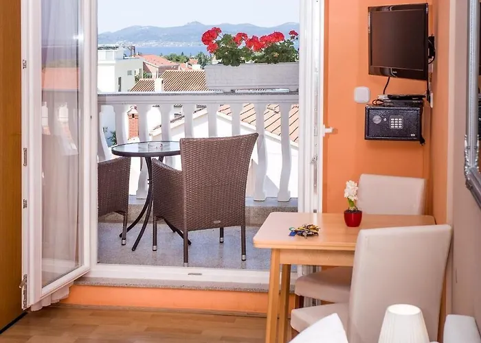 발렌티나 아파트호텔 3*