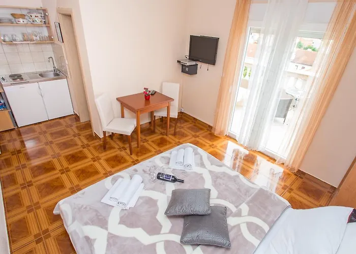 Aparthotel Valentina 3*